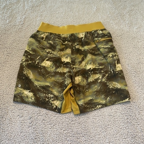 Lululemon T.H.E. Linerless Short - color High Dive Auric Gold Multi size M - Picture 3 of 5